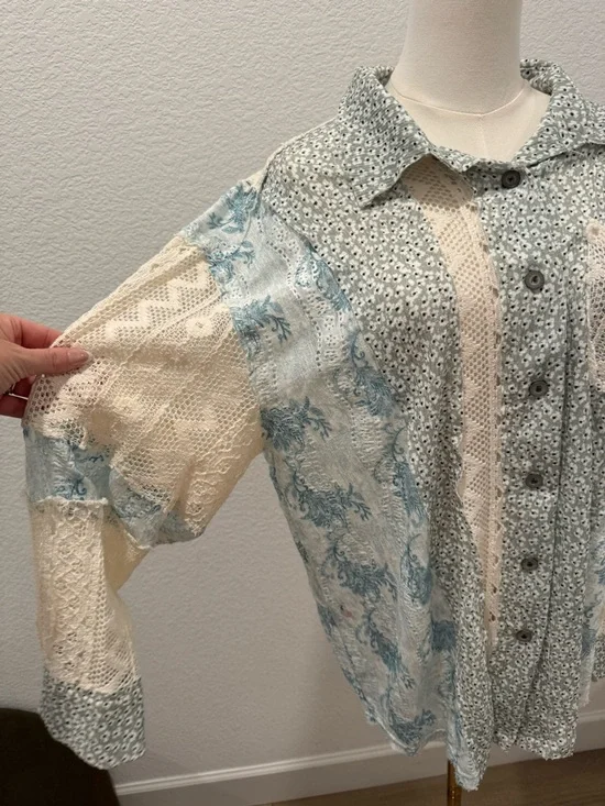 POL Green Blue floral Cream Lace Semi Sheer button up shirt size medium - Picture 2 of 7